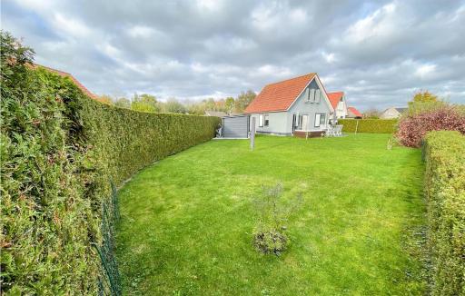 3 Bedroom Cozy Home In Tzummarum - Housity