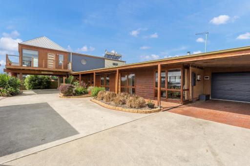 STUNNING PANORAMIC OCEAN VIEWS- A Perfect Getaway - Housity