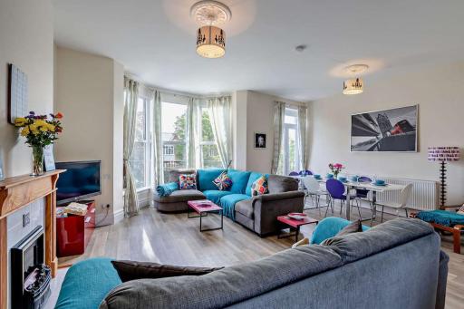 Dizzy Heights Swanage Sleeps 10 with Amazing Views - Housity