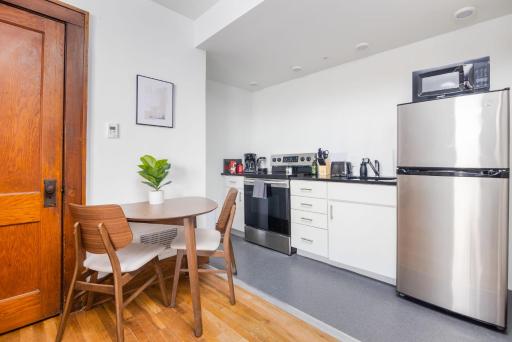 Comfortable & Spacious 1 Bedroom Studio Downtown - Housity