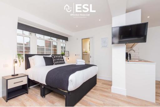 Studio 3, Top Floor Town Centre Apartment - Housity