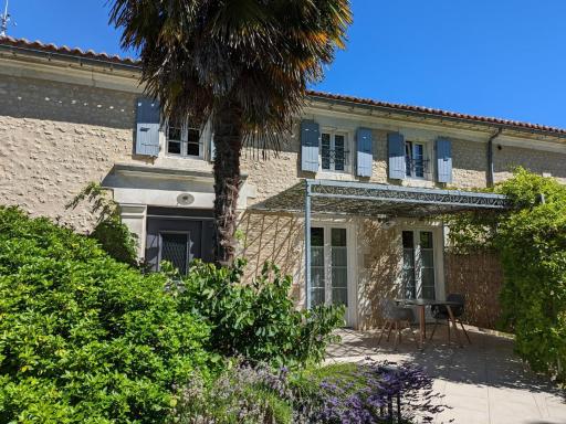 Gîte rénové avec piscine chauffée, sauna, fitness et jardin à Salles-de-Barbezieux - FR-1-653-218 - Housity