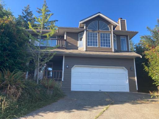 Quiet home on private quarter acre lot with great view - Housity