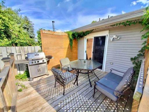 3 Bedroom Bungalow with backyard BBQ - Housity