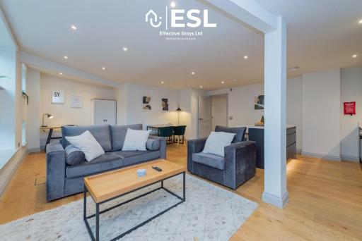 Open Plan 2 Bedroom Church Apartment With Free Parking - Housity