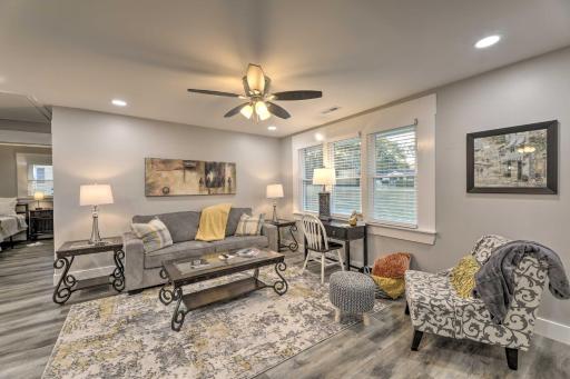 Classy Pet-Friendly Home, Near Hiking and Boating - Housity