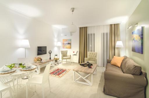 Rodina Suites Hotel - Housity