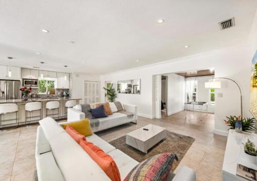 Cozy Family House Close to Biscayne Park W/Pool - Housity