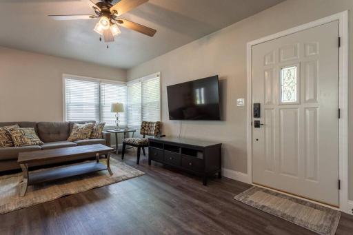 Cozy Guest House Near Downtown - Housity