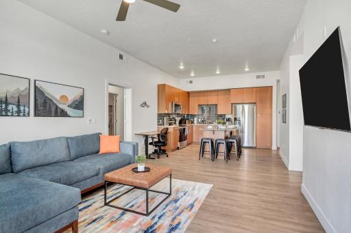 Family Friendly Luxury 4th Story Apartment - Housity