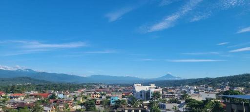 Moderna casa vacacional con excelente vista y rodeada de naturaleza en Tena - Housity