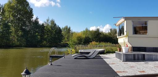 Carafun aan het water Ooltgensplaat - Housity