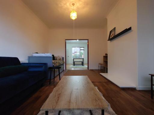 Lovely 2 bedroom apartment located near Newcastle. - Housity