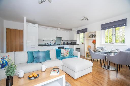 2 Bedroom Penthouse Apartment Close To City Centre - Housity