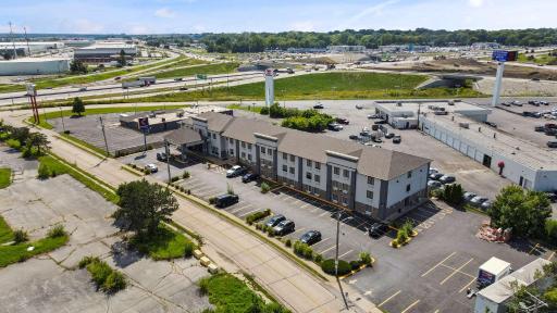 Comfort Inn & Suites St Louis-Hazelwood - Housity