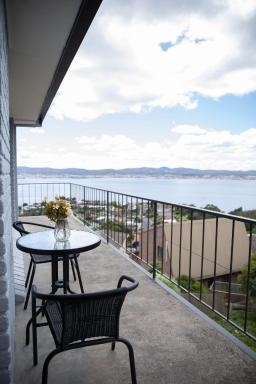 Cheerful 3 bedrooms home with Sea View - Housity