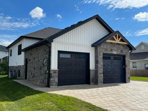 Executive Three Bedrooms Fully Furnished - Housity