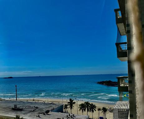 Guaruja Pitangueiras apto na praia - Housity