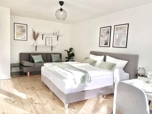 Top-Apartment mit Parkplatz und Balkon - Housity