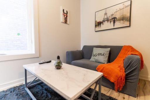 Modern 1 Bedroom apartment with in-suite laundry - Housity