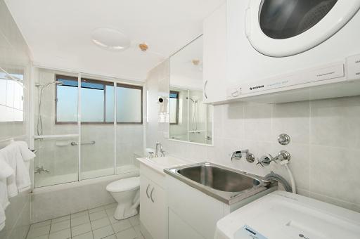 Beachfront Voyager Resort - Housity