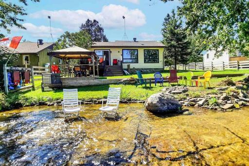 Cozy Waterfront Cottage, WiFi-Netflix-Dog Friendly - Housity