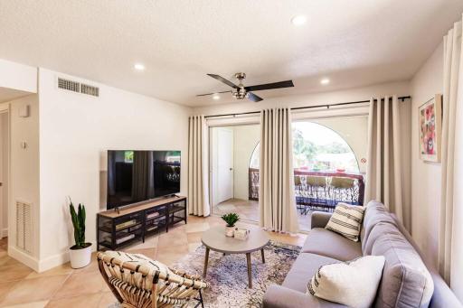 *Eclectic hidden Gem / Tiki Bar and Pool* - Housity