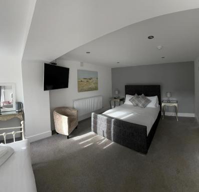 Boathouse Bar and Grill - Housity