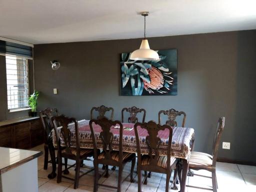 Stylish 4-bedroom townhouse with a classic loft - Housity