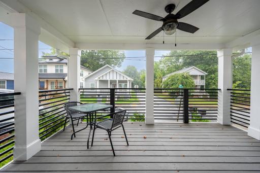 Cushy & Minimalist Home Near Mercedes Benz Stadium - Housity