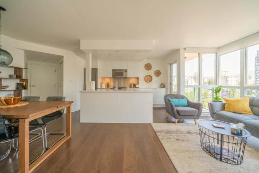 Sunset Beach Walk 2BD+2BA+1PRK Yaletown - Housity