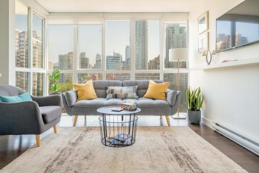 Sunset Beach Walk 2BD+2BA+1PRK Yaletown - Housity