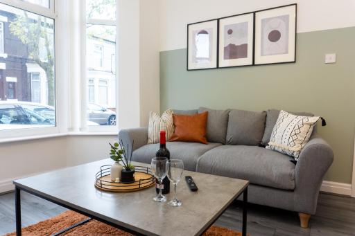 Air Host & Stay - Keith House - 3BR, Free Parking - Housity