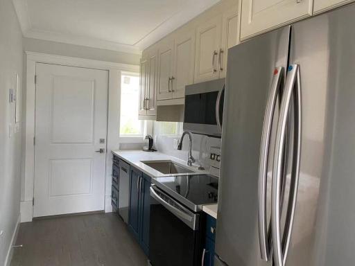 Brand New Luxury 1 bedroom Townhouse with full kitchen - Housity