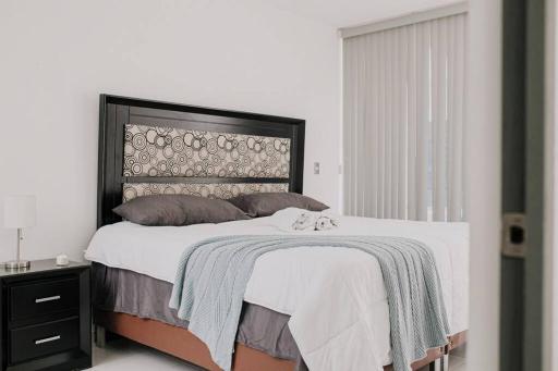 Modern House in gated community with green gardens - Housity