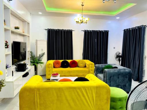 Fully furnished 3-bedroom flat with parking area. - Housity