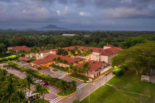 Quality Hotel Real Aeropuerto San Salvador - Housity