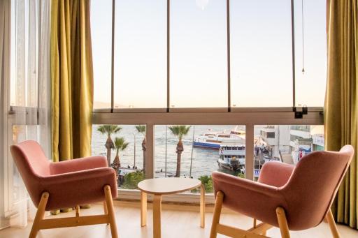 Flat with Sea View near Karsiyaka Coast - Housity
