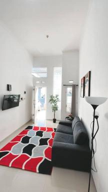 Omaira Homestay Batu - Housity