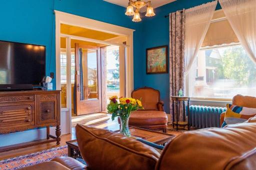 Maple House Large Vacation Home, Sleeps 7 Pet Friendly Great Location - Housity
