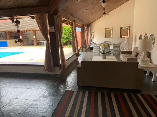Casa Iluminada pelo Sol, Espetaculo no Jd Acapulco - Housity