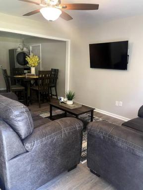 The Comfortable Getaway in Northeast Columbia - Housity