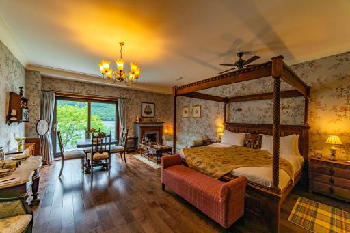The Whispering Pine Lodge - Housity