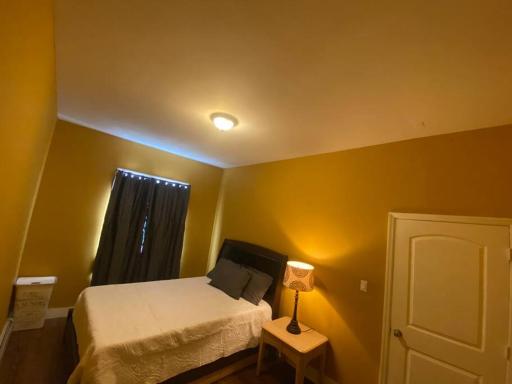 LARGE BRONX APT 4 bedrooms/2 baths, 2 min to metro - Housity
