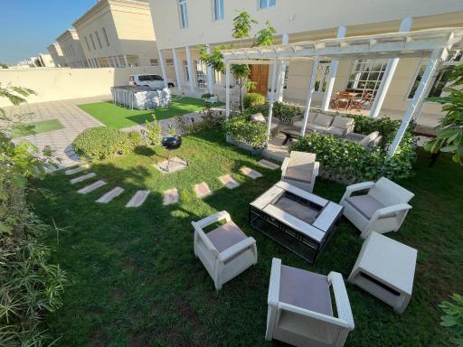 Villa near Lusial stadium - Housity