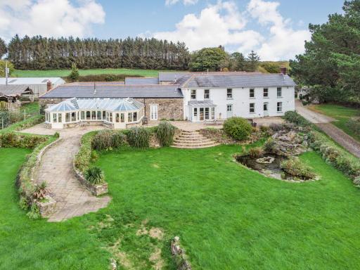 Tregoninny Vineyard and Woodland Farmhouse - Housity