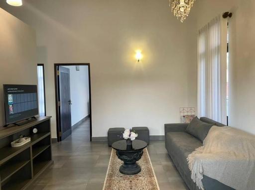 Lovely 2-bedroom holiday home with free parking. - Housity