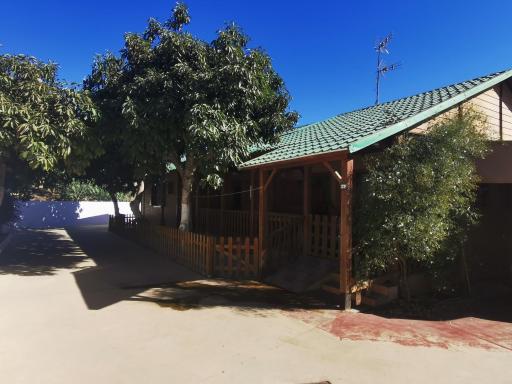 Bungalow con piscina en camping privado cerca de la playa de Torre del Mar Ideal familias - Housity