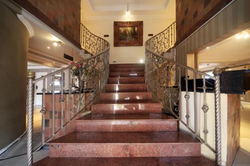 Savoy Lodge - Housity
