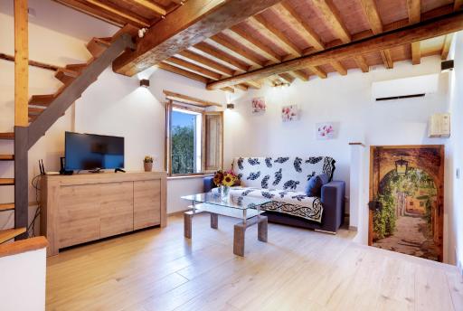 Tower House with emotional shower - Housity